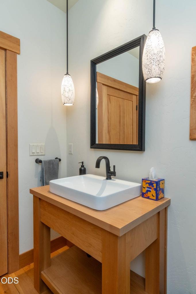 Photo of 1624 NW Overlook Drive 21 of 57