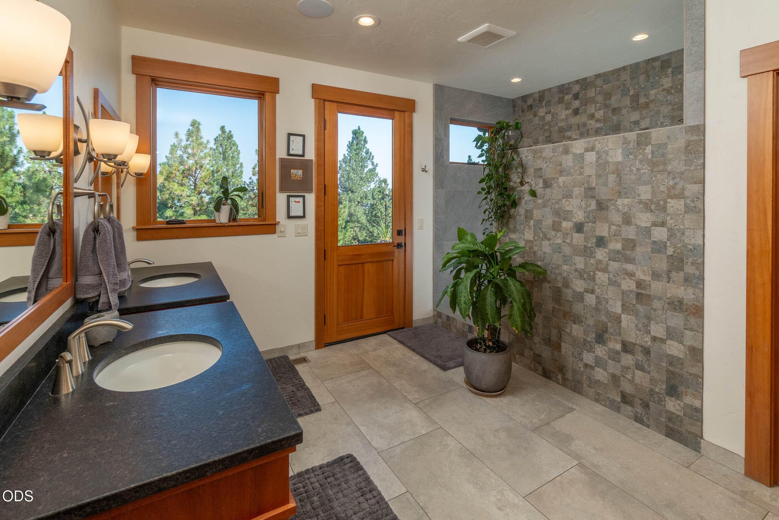 Photo of 1624 NW Overlook Drive 23 of 57