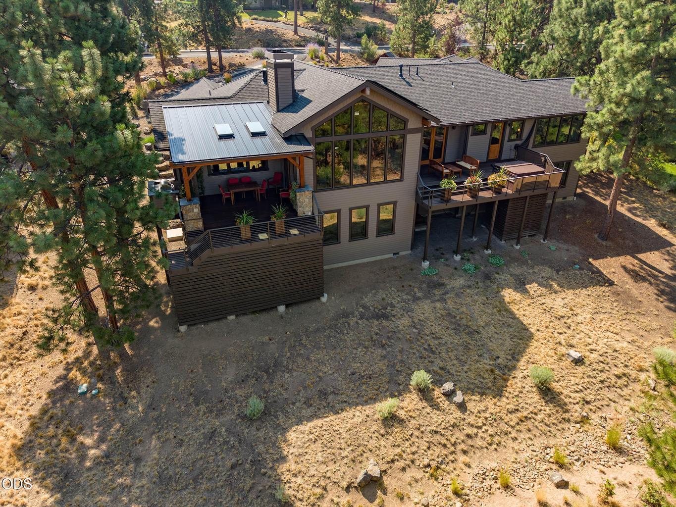 Photo of 1624 NW Overlook Drive 35 of 57