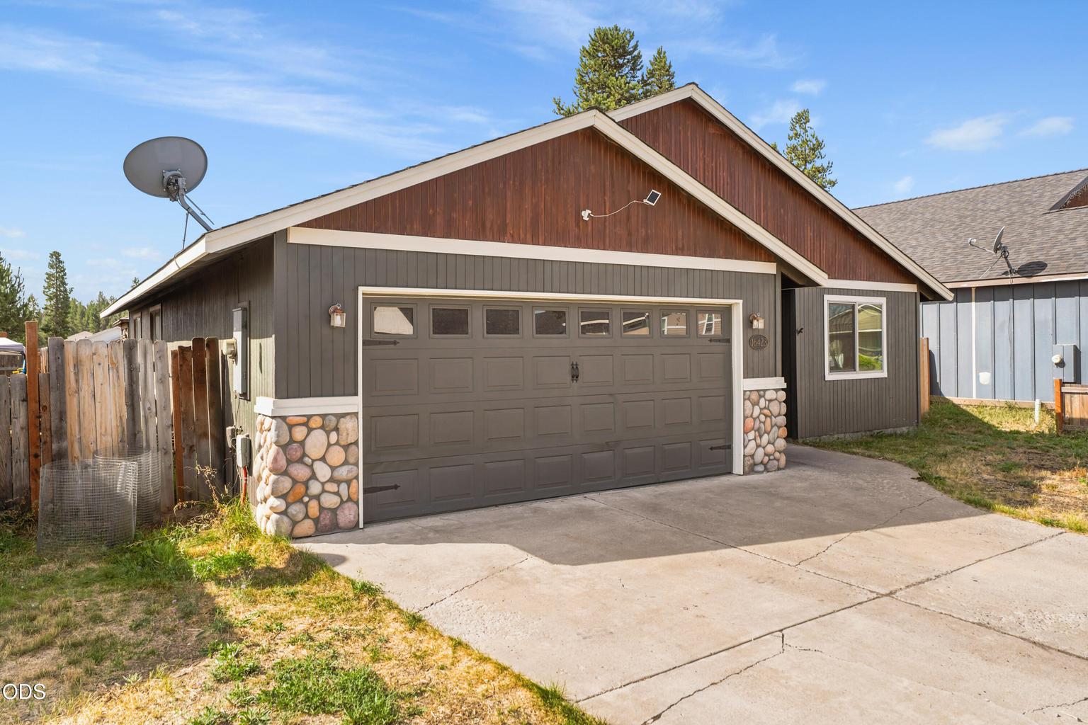 Photo of 16423 Riley Drive 2 of 24