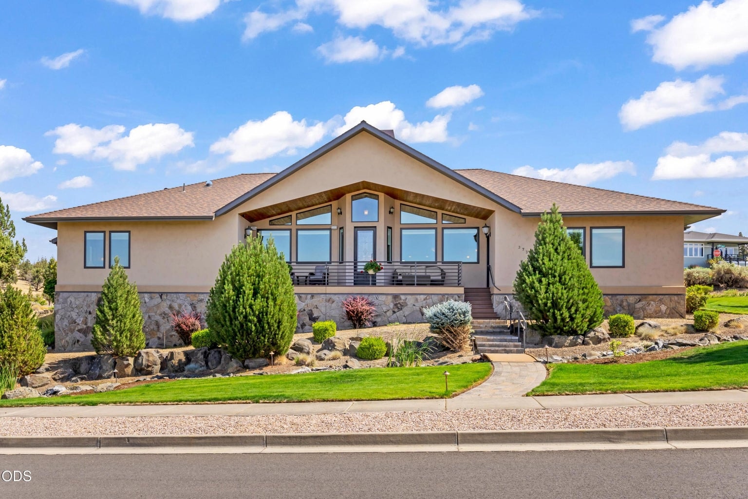 Photo of 373 SE Manzanita Drive 1 of 46