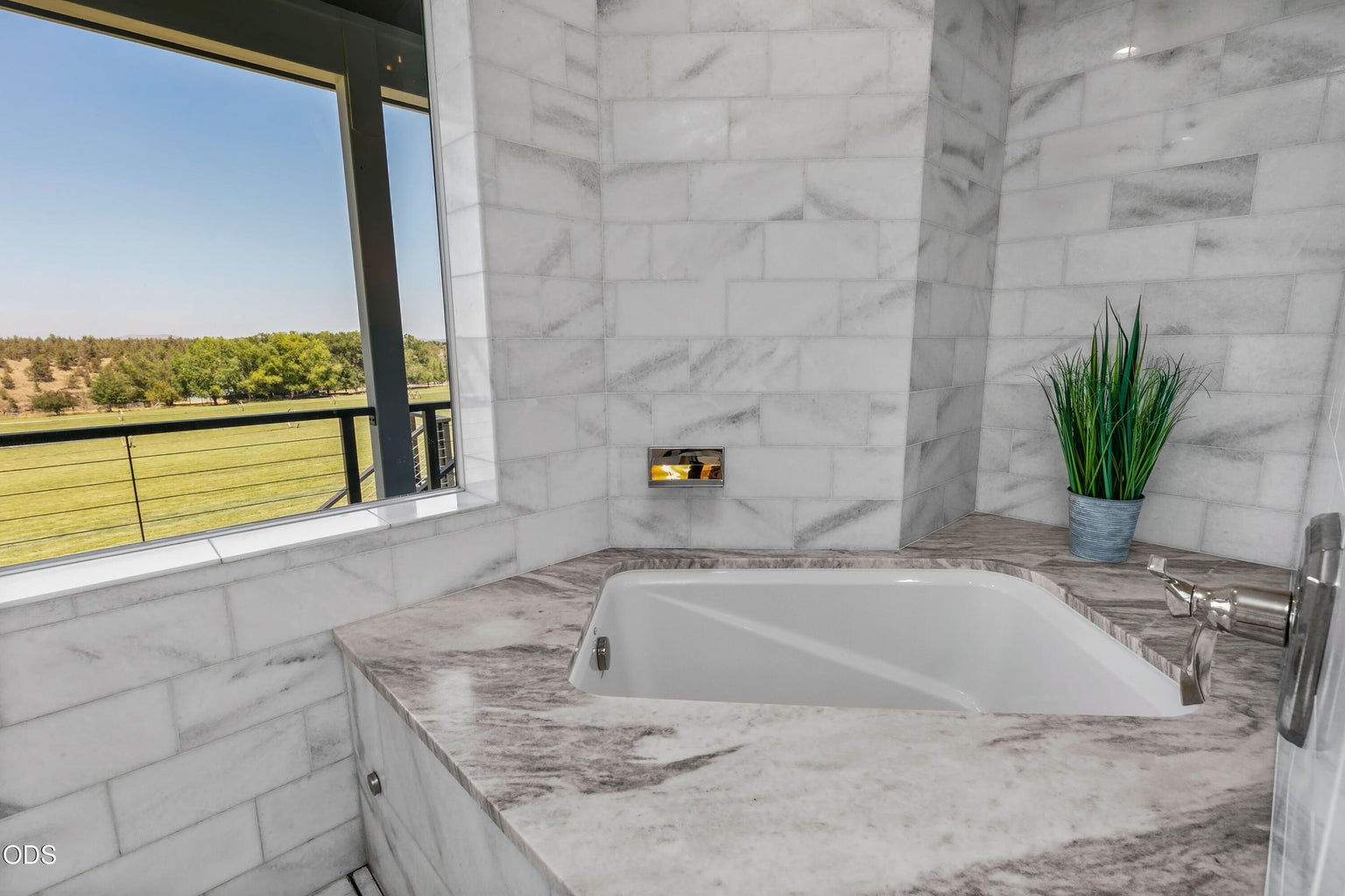 Japanese soaking tub w/ views!