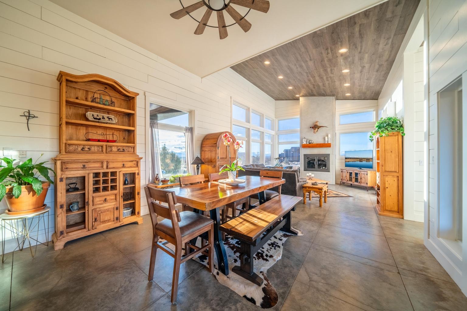 Ambient heated floors throughout!