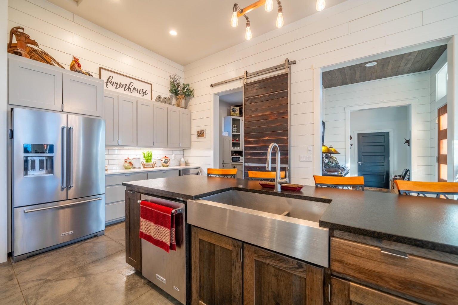 Lots of counter space and breakfast bar