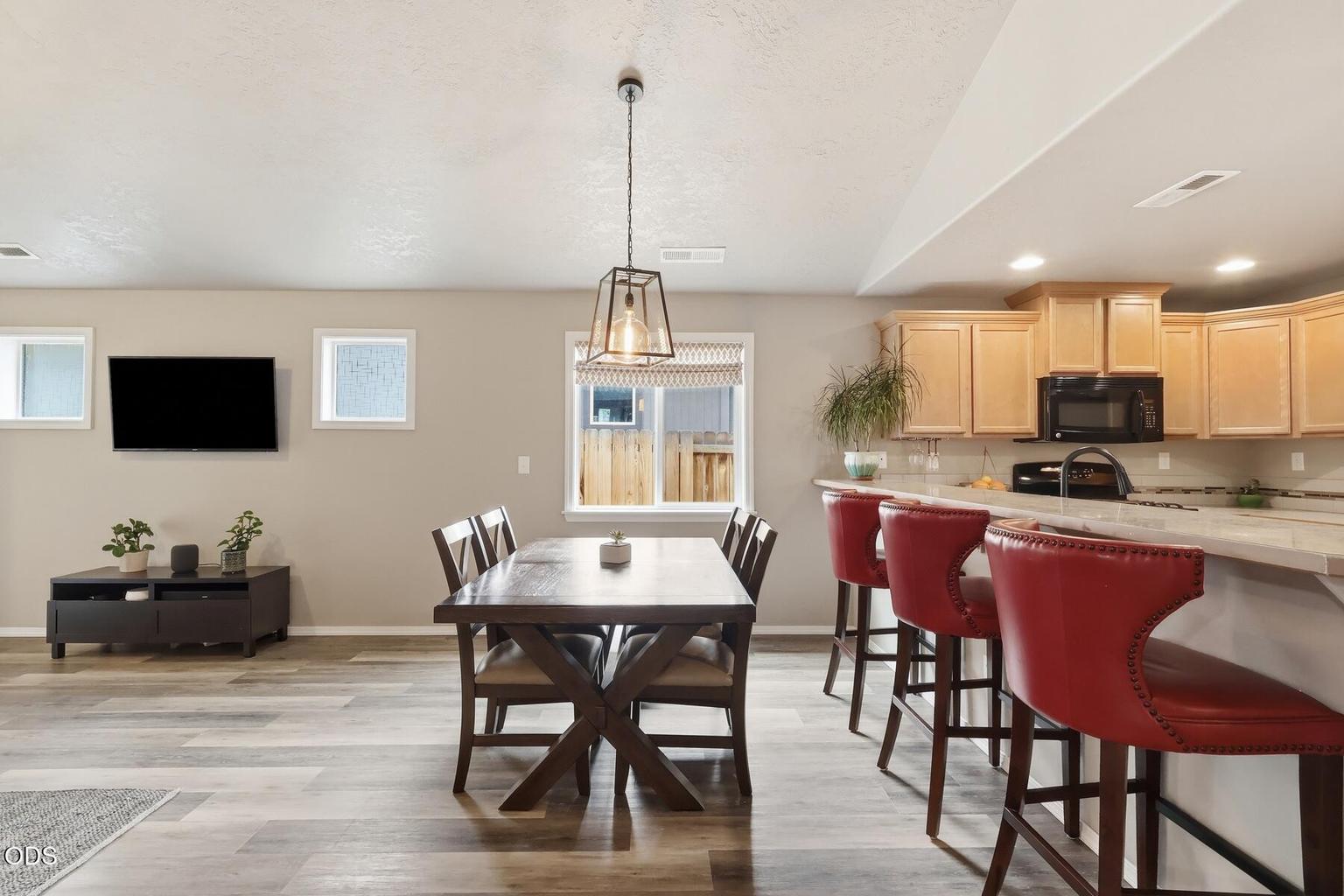 Photo of 612 SE Gleneden Place 13 of 40