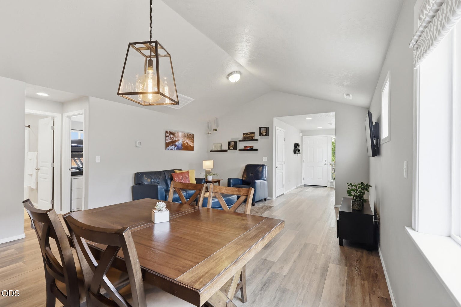 Photo of 612 SE Gleneden Place 15 of 40