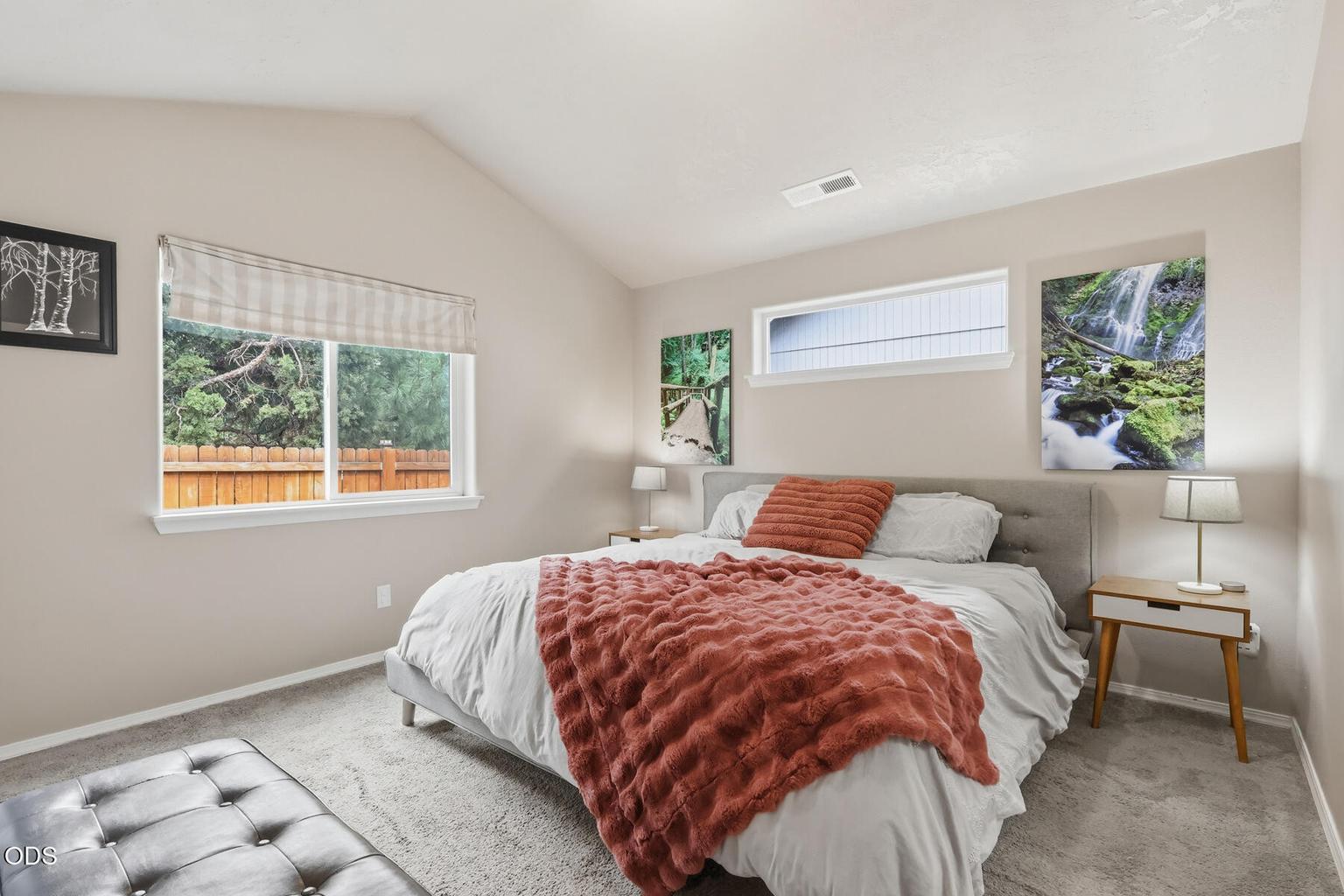 Photo of 612 SE Gleneden Place 16 of 40