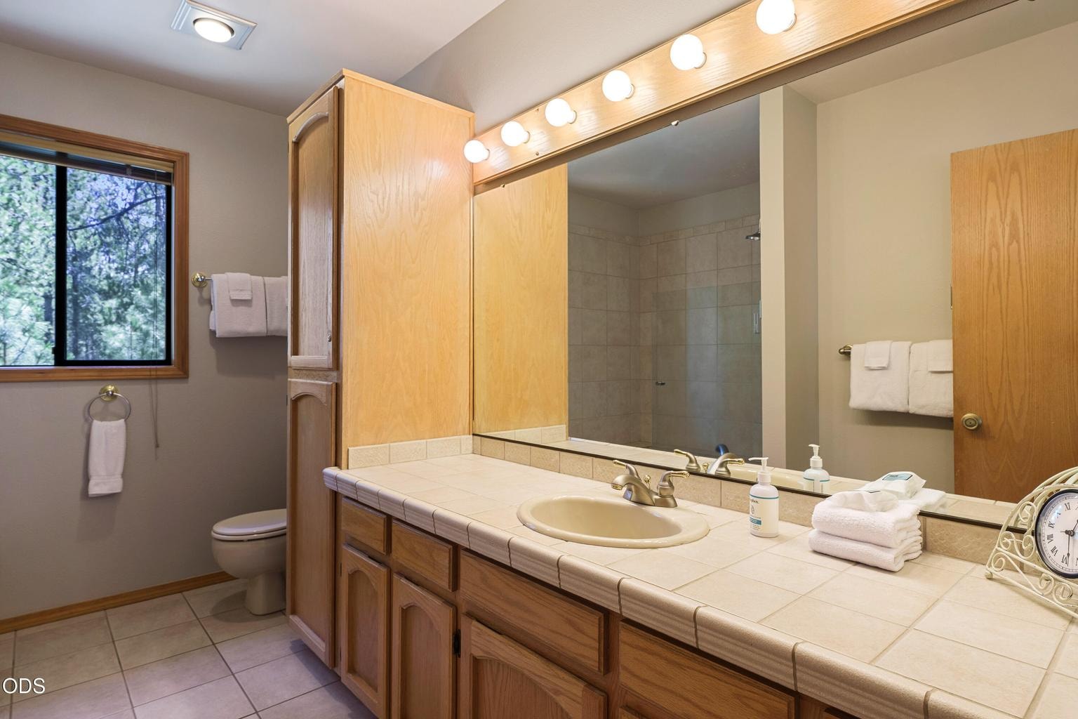 Primary bathroom with tower linen
