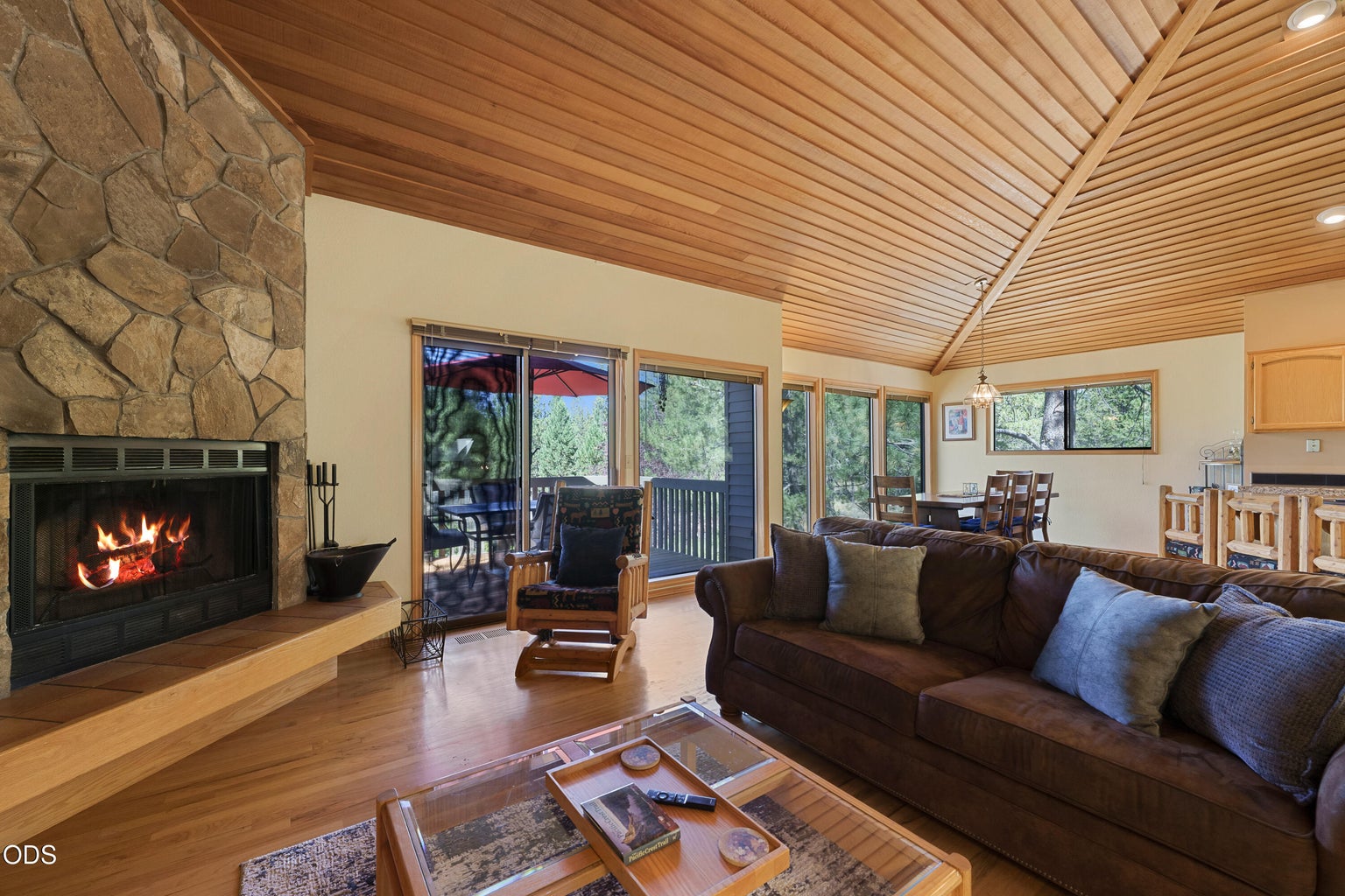 Photo of 17855 Lava Butte Lane 10 of 43