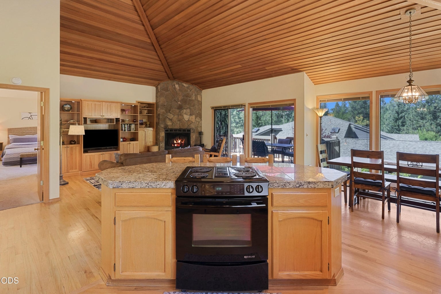 Photo of 17855 Lava Butte Lane 16 of 43