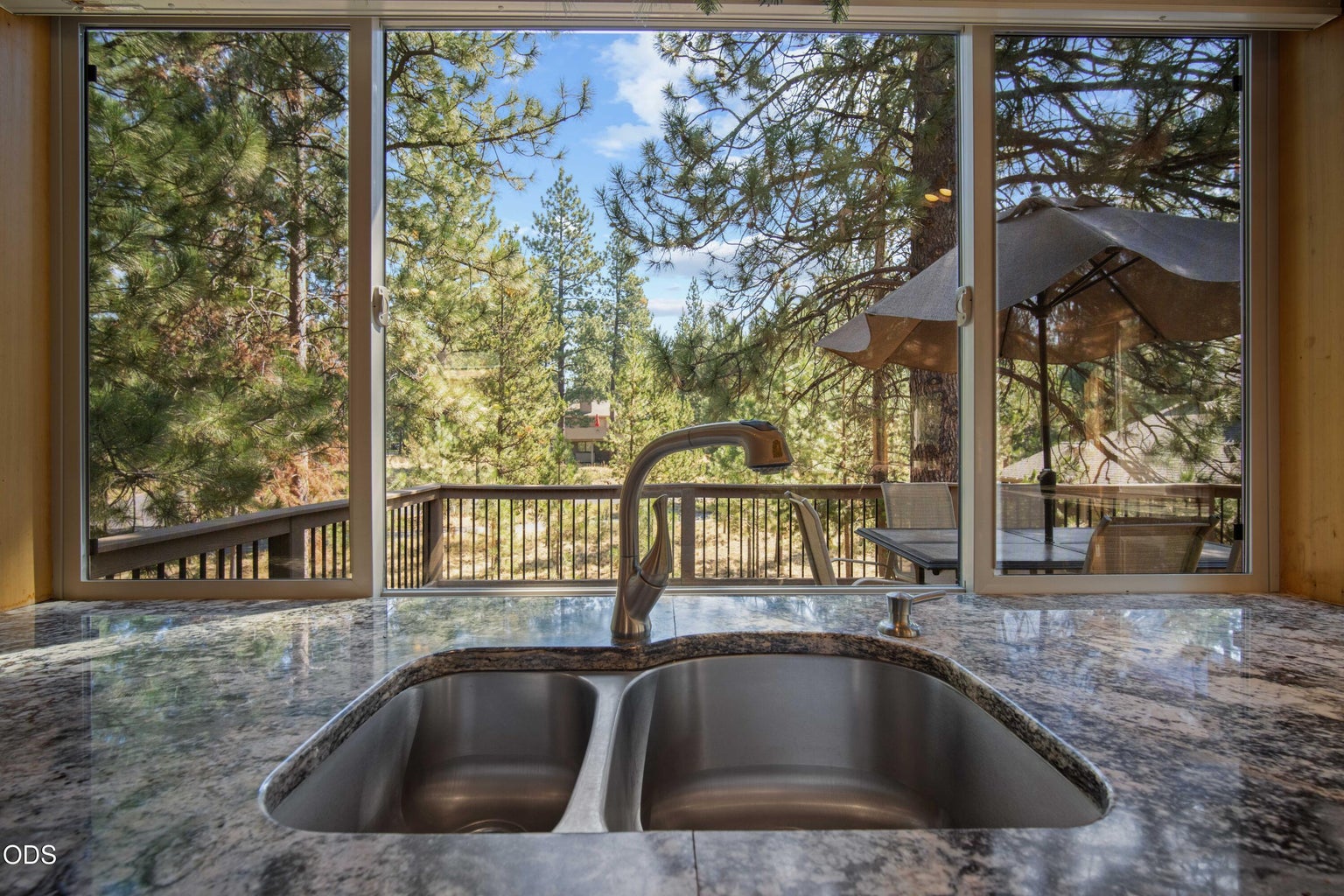 Even everyday kitchen tasks come with a peaceful view of the surrounding Central Oregon pines.