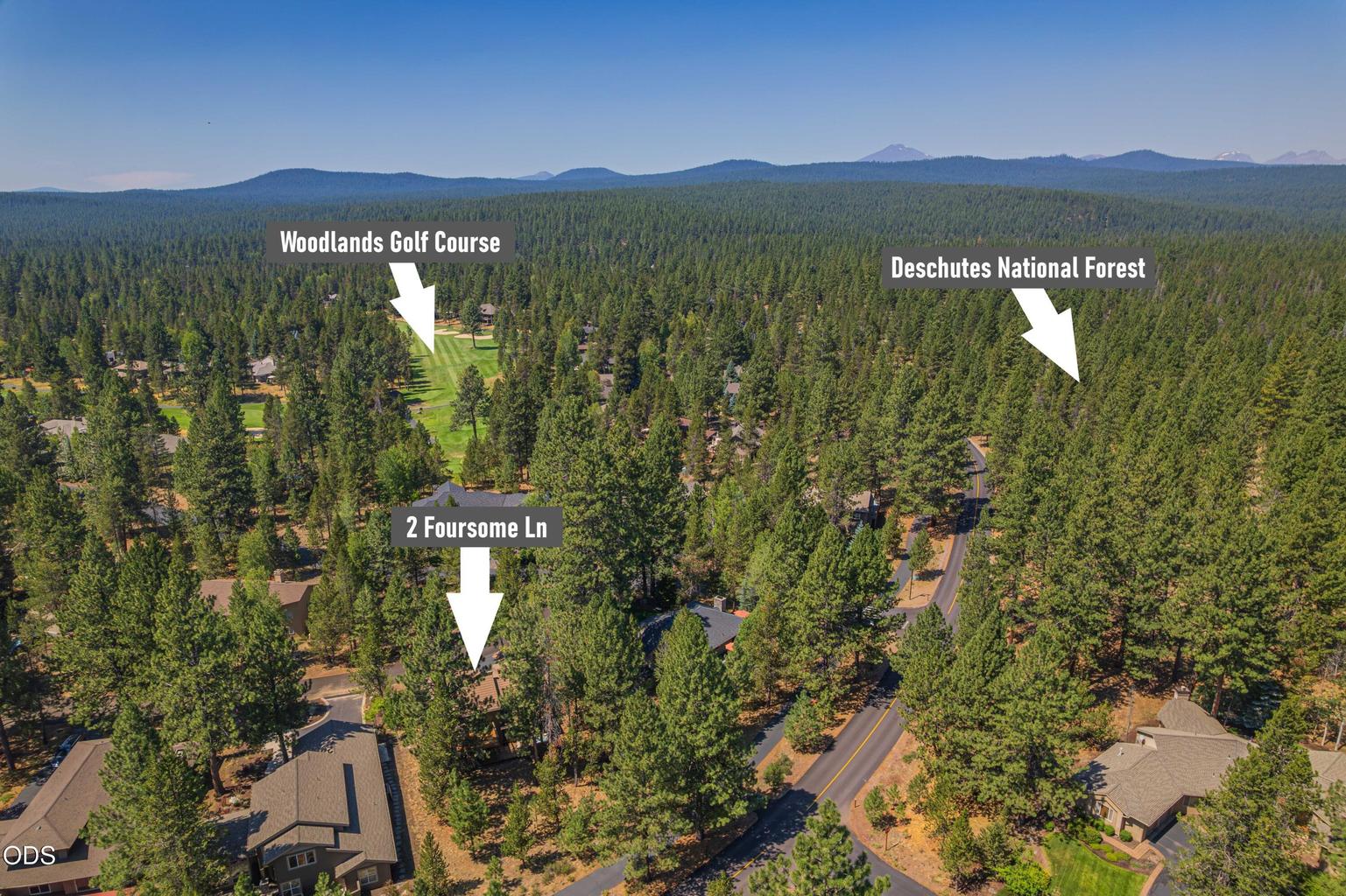 Enjoy a location near Woodlands Golf Course with Deschutes National Forest extending beyond the Sunriver community.