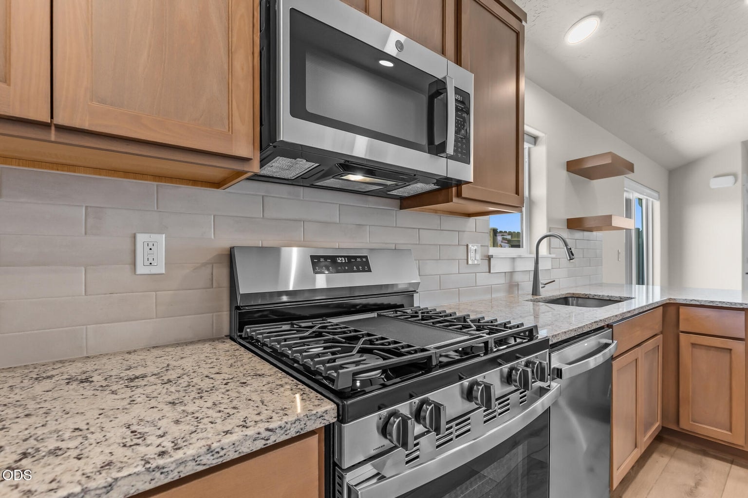 Photo of 2842 NW Sterling Drive 6 of 22