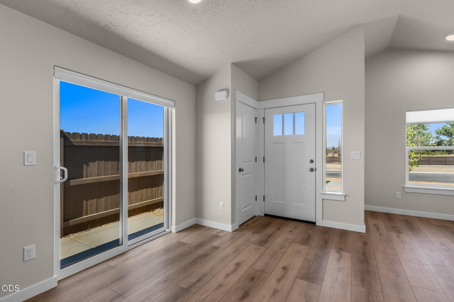 Photo of 2842 NW Sterling Drive 4 of 22
