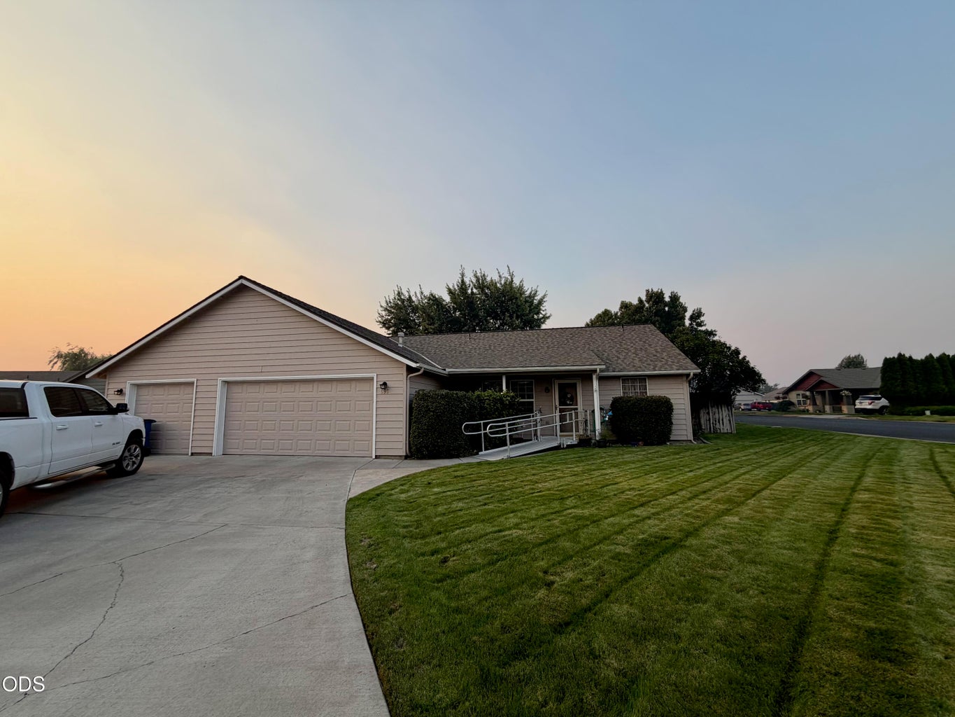 Photo of 695 NE Stoneridge Lane 1 of 1