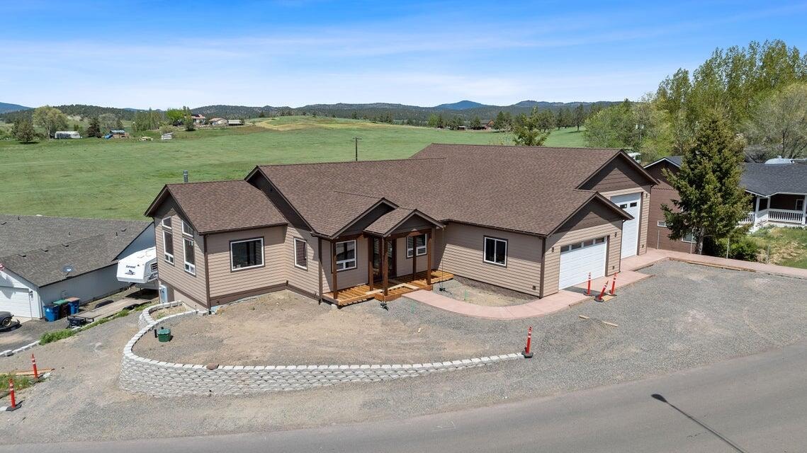 Photo of 3248 NE Yellowpine Road 2 of 62