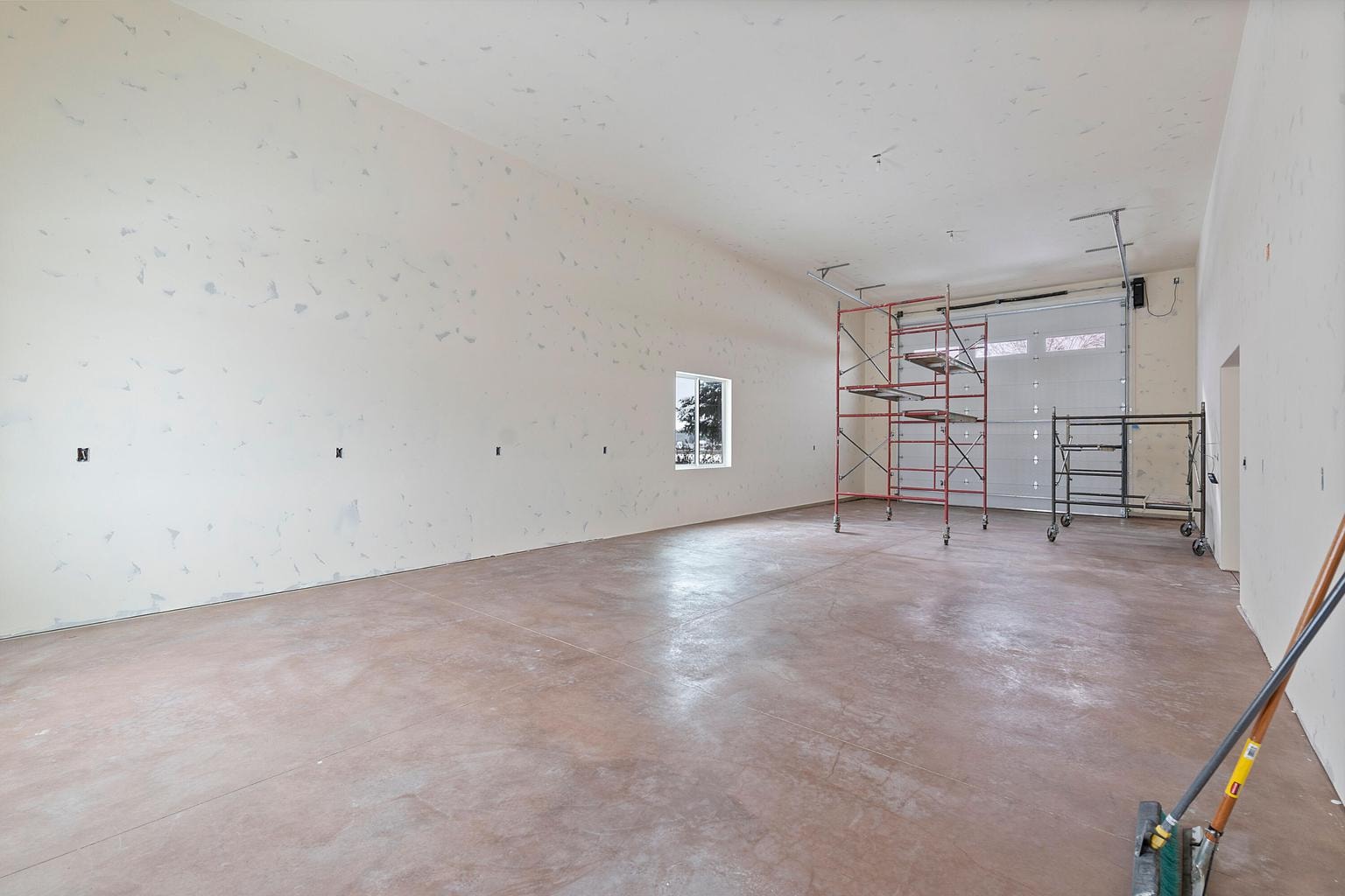 Photo of 3248 NE Yellowpine Road 15 of 62