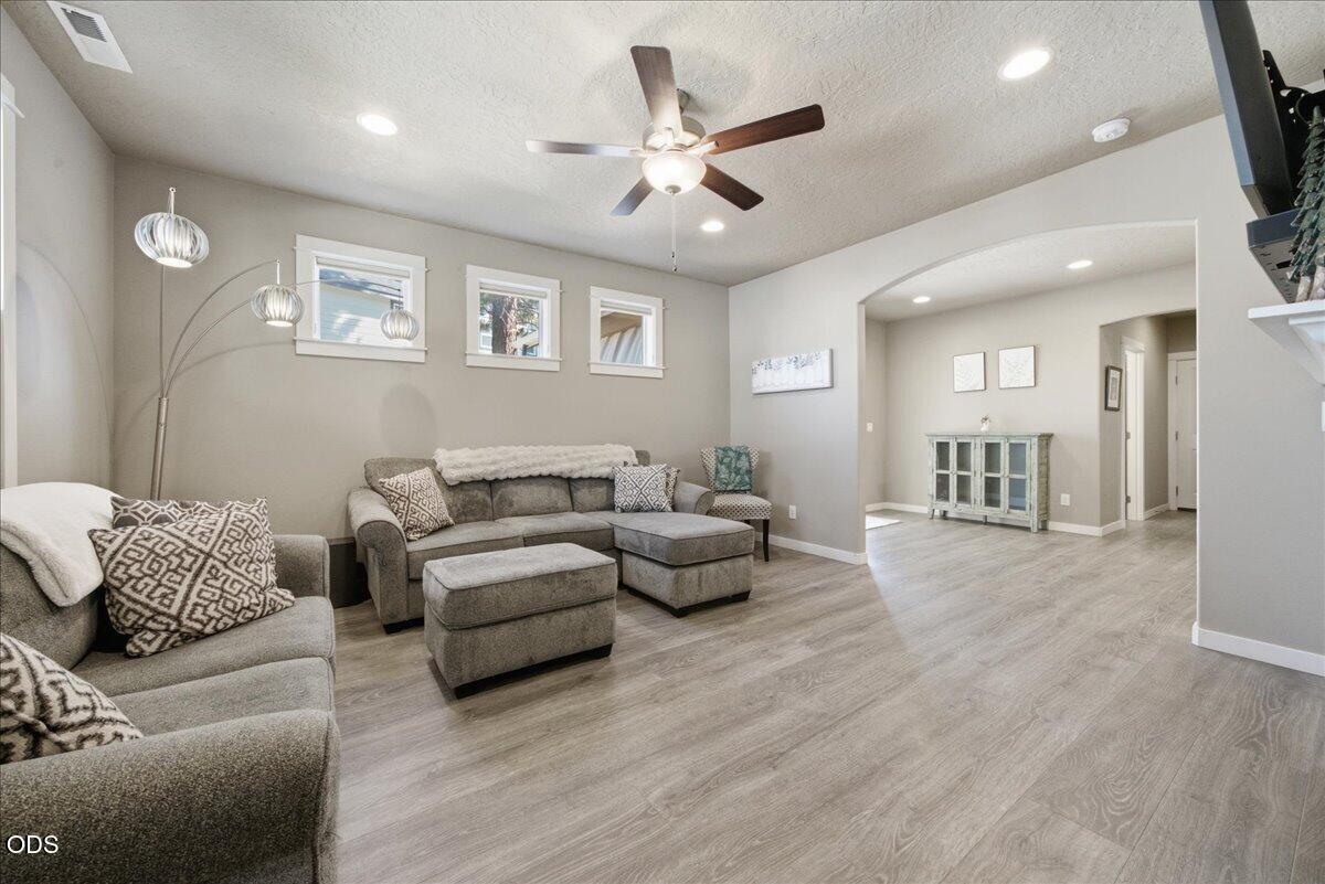 Photo of 642 N Willitts Street 6 of 55