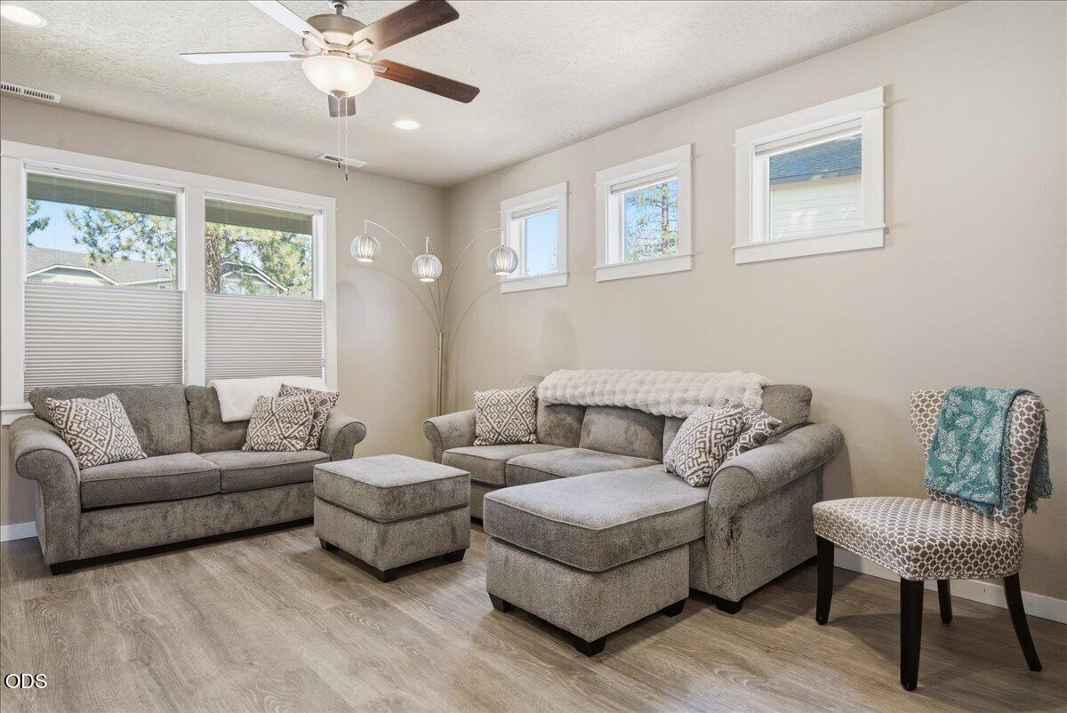 Photo of 642 N Willitts Street 7 of 55