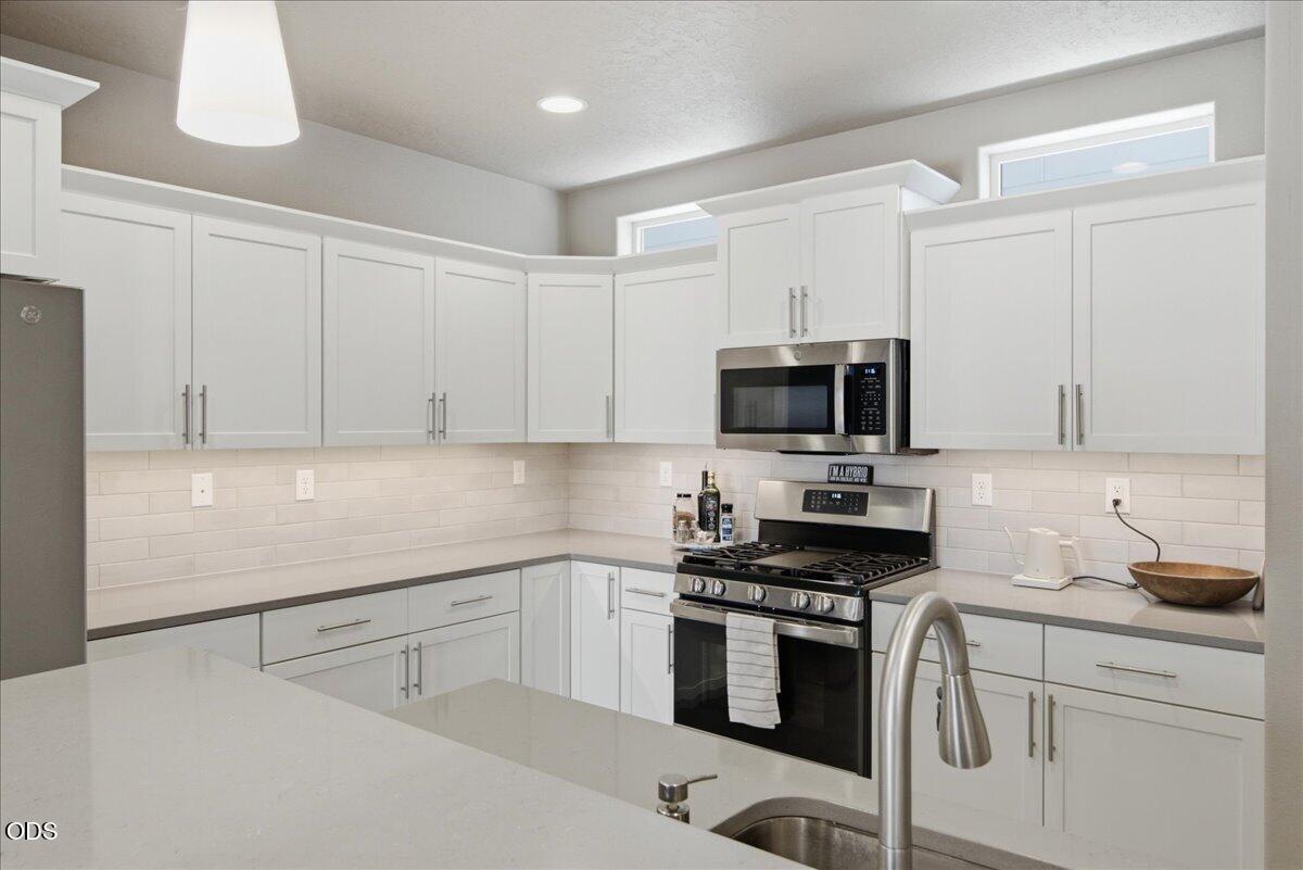 Photo of 642 N Willitts Street 14 of 55
