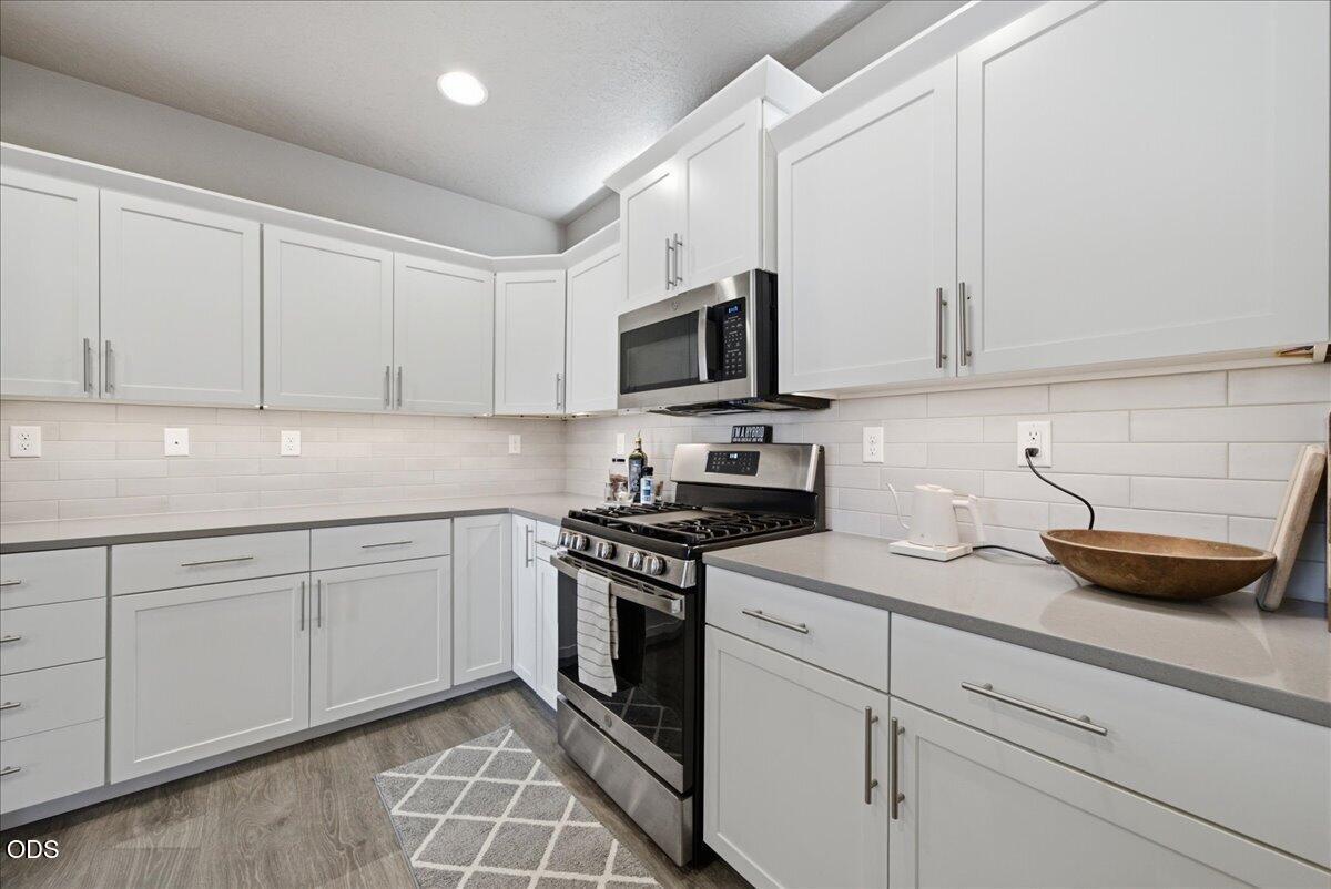Photo of 642 N Willitts Street 16 of 55