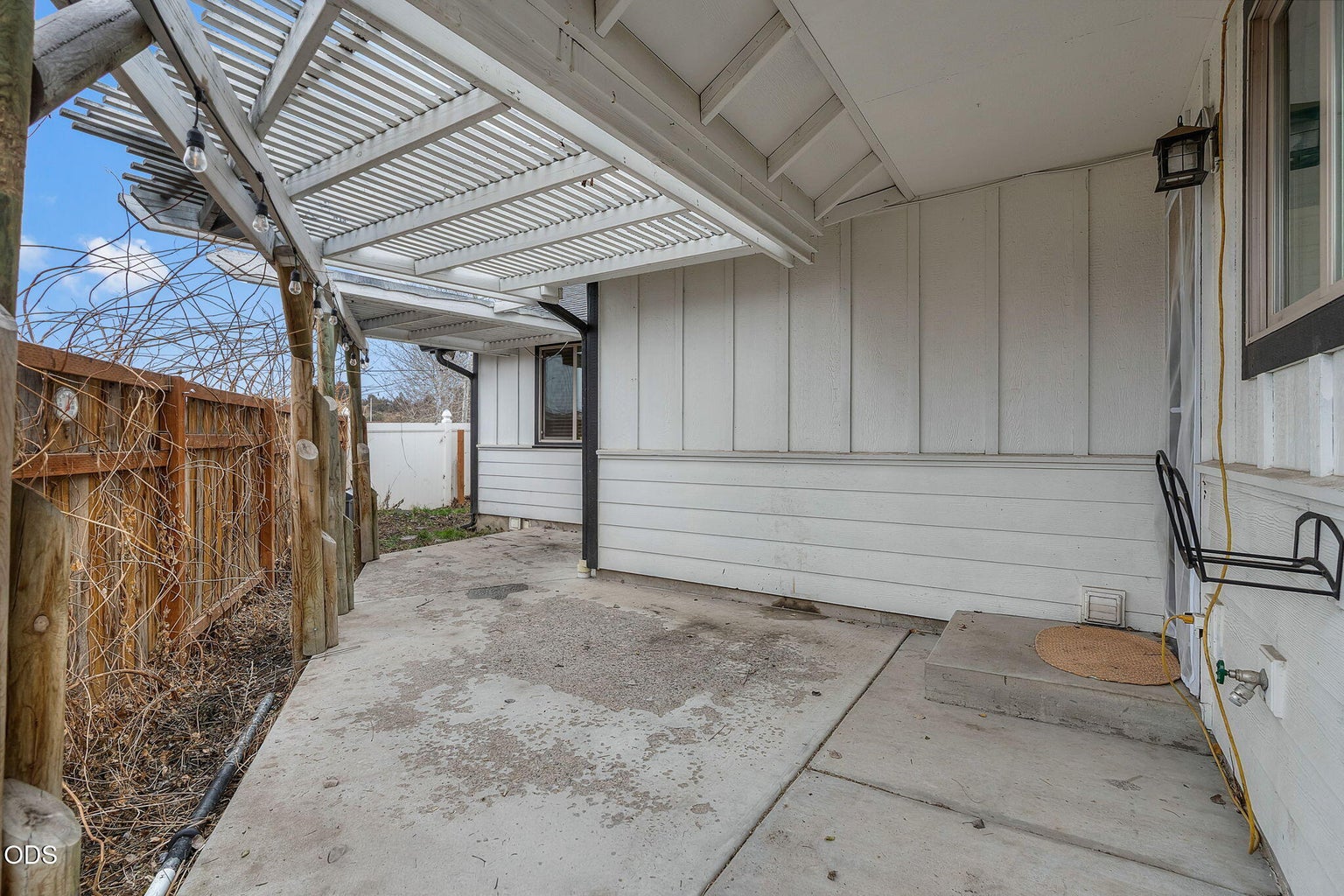 Photo of 485 SE Ponderosa Drive 16 of 19