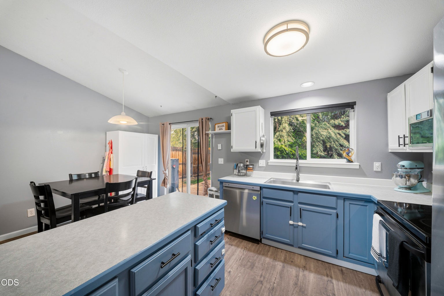 Photo of 2971 SW Salmon Avenue 18 of 34
