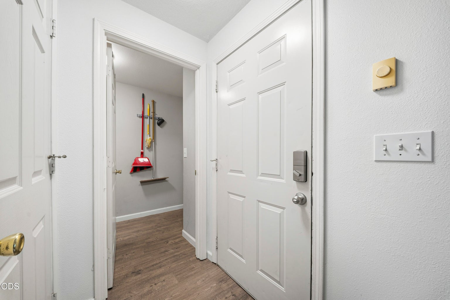 Photo of 2971 SW Salmon Avenue 11 of 34