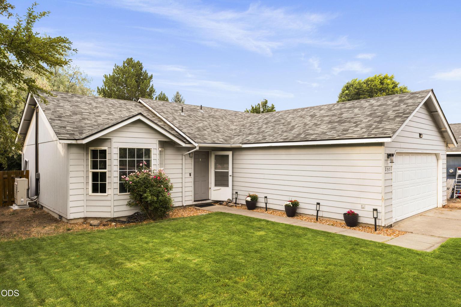 Photo of 2971 SW Salmon Avenue 4 of 34