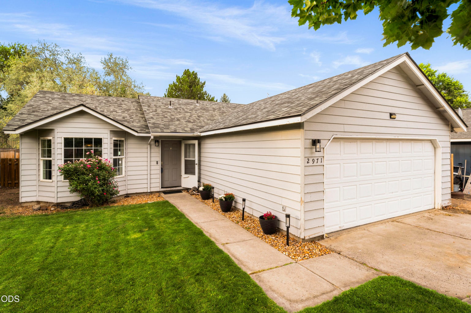 Photo of 2971 SW Salmon Avenue 2 of 34