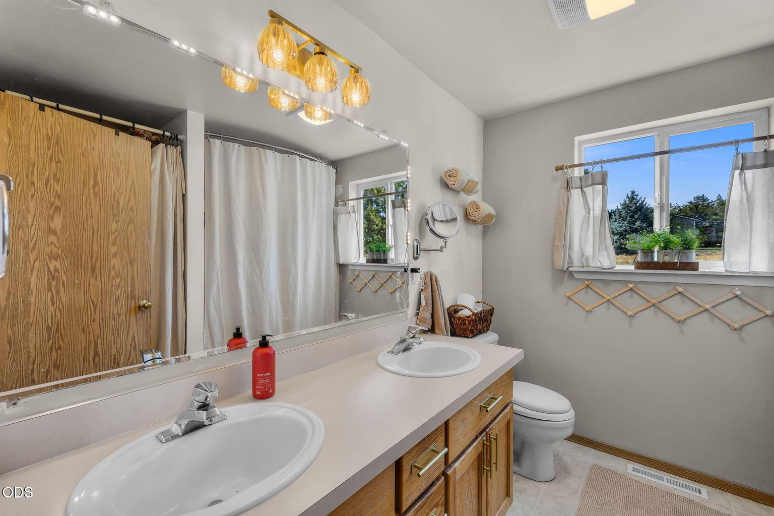Photo of 1940 SE Sagebrush Drive 31 of 62