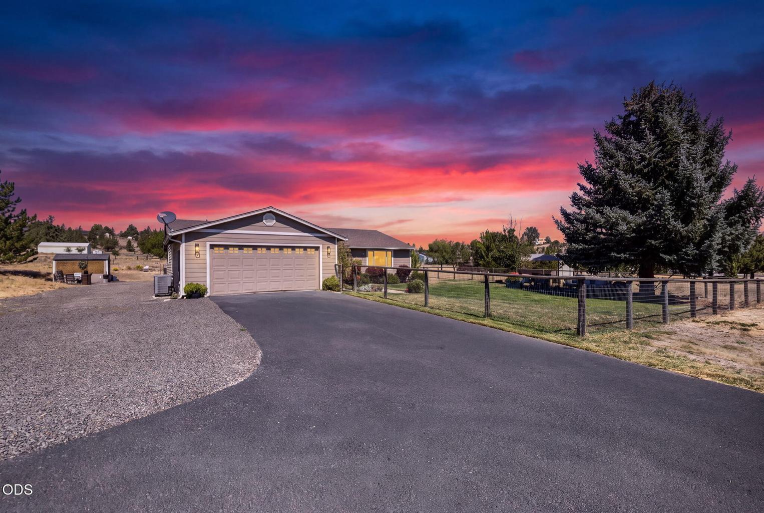Photo of 1940 SE Sagebrush Drive 2 of 62