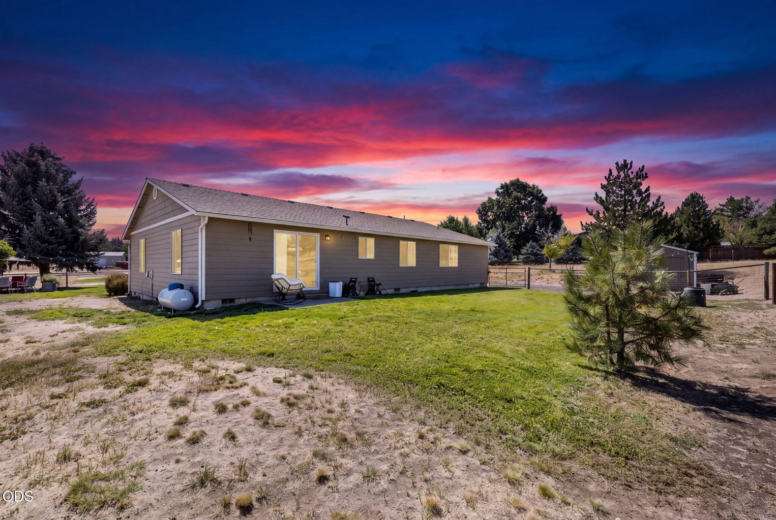 Photo of 1940 SE Sagebrush Drive 4 of 62