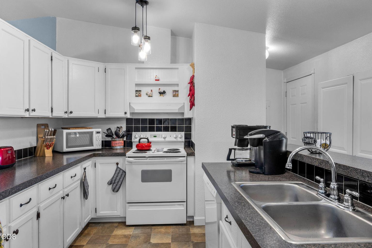 Photo of 2808 SW 25th Street 5 of 50
