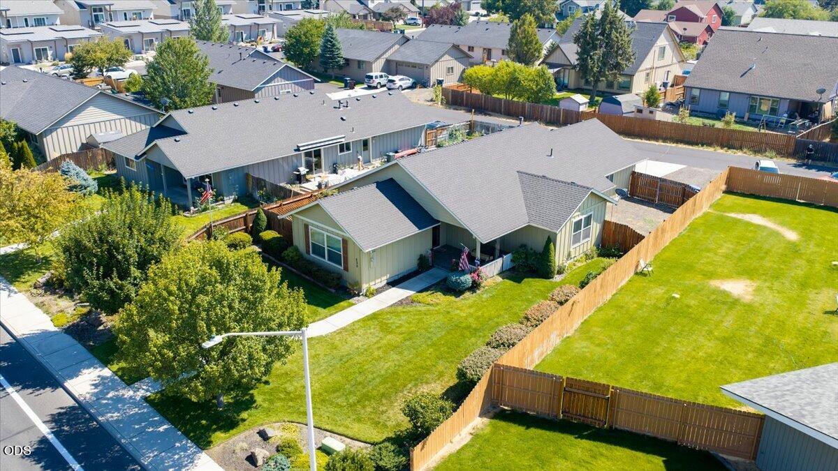Photo of 850 NW Quince Avenue 23 of 26