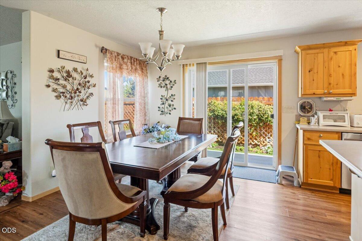 Photo of 850 NW Quince Avenue 5 of 26
