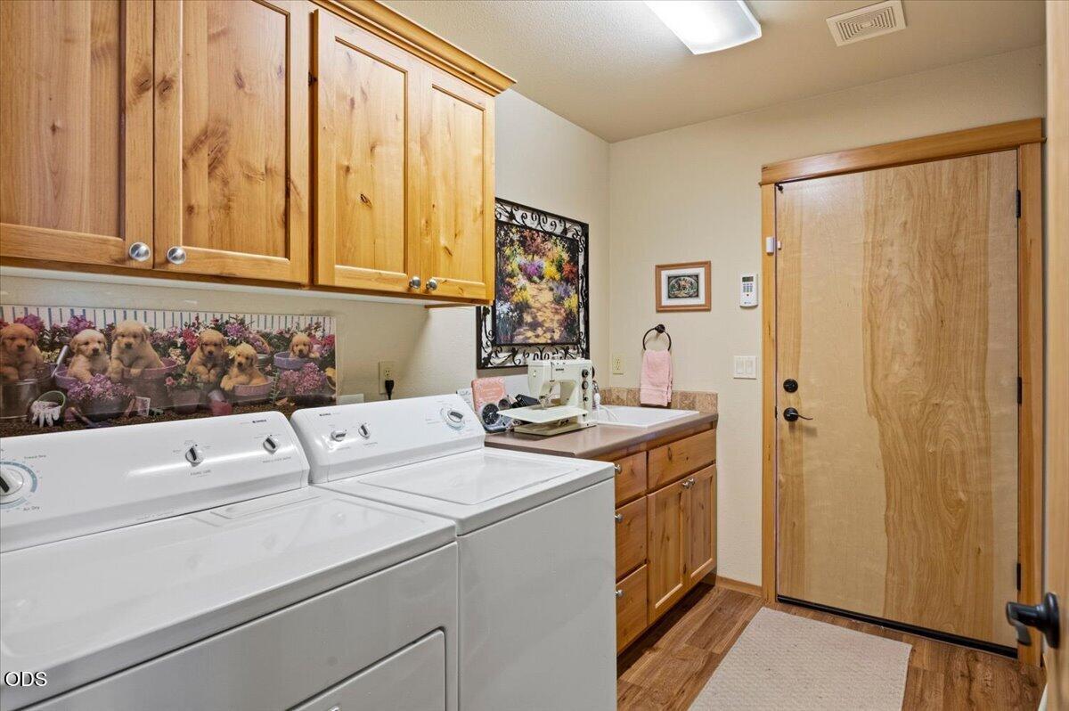 Photo of 850 NW Quince Avenue 15 of 26
