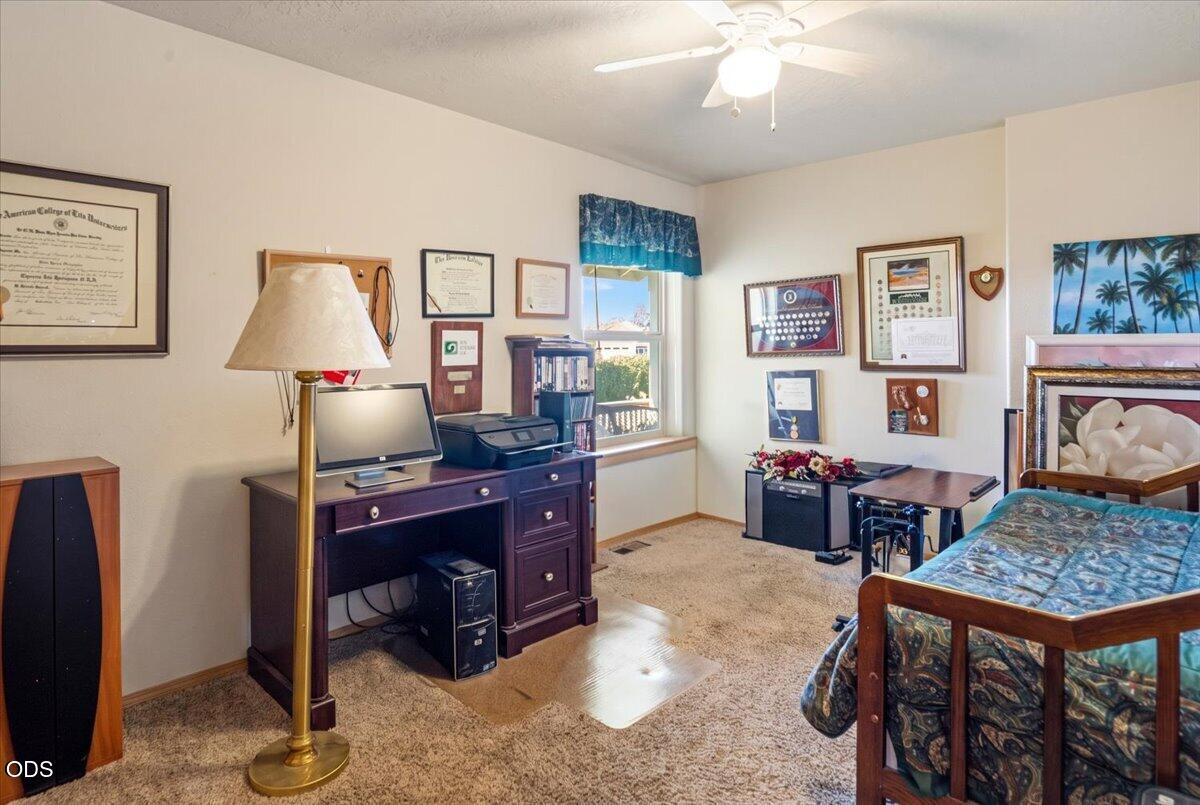 Photo of 850 NW Quince Avenue 10 of 26