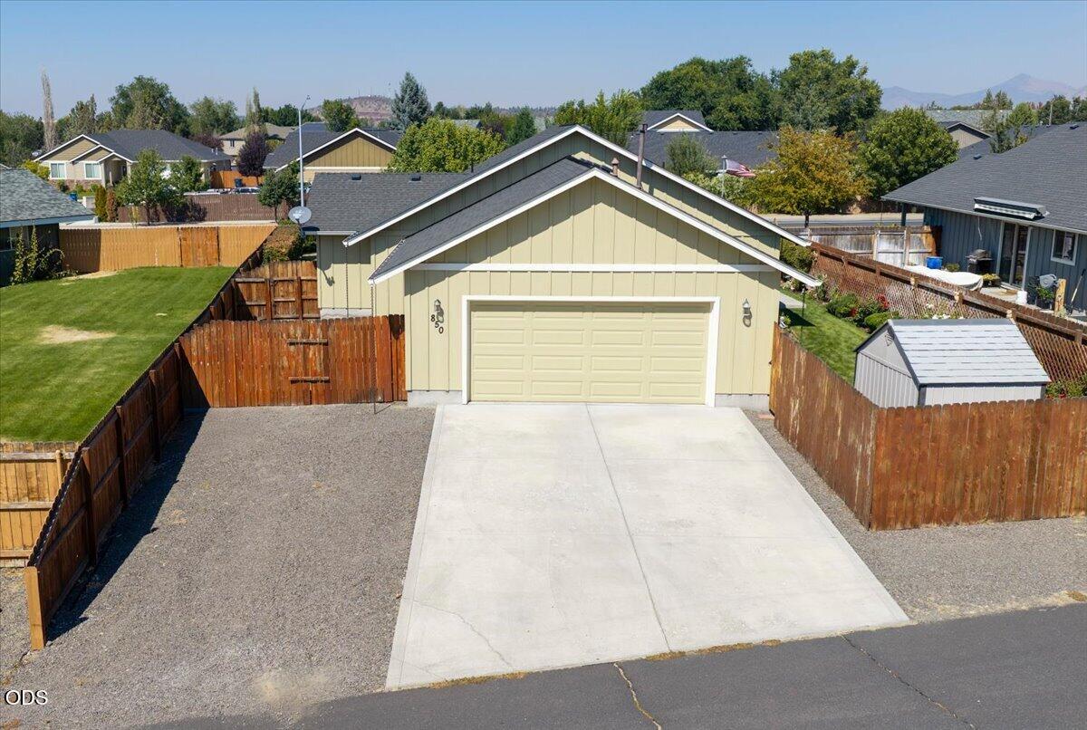 Photo of 850 NW Quince Avenue 21 of 26