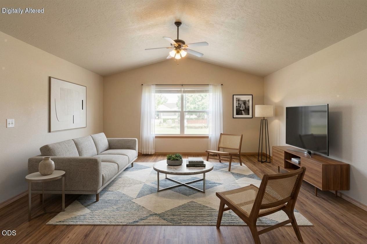 Photo of 850 NW Quince Avenue 3 of 26