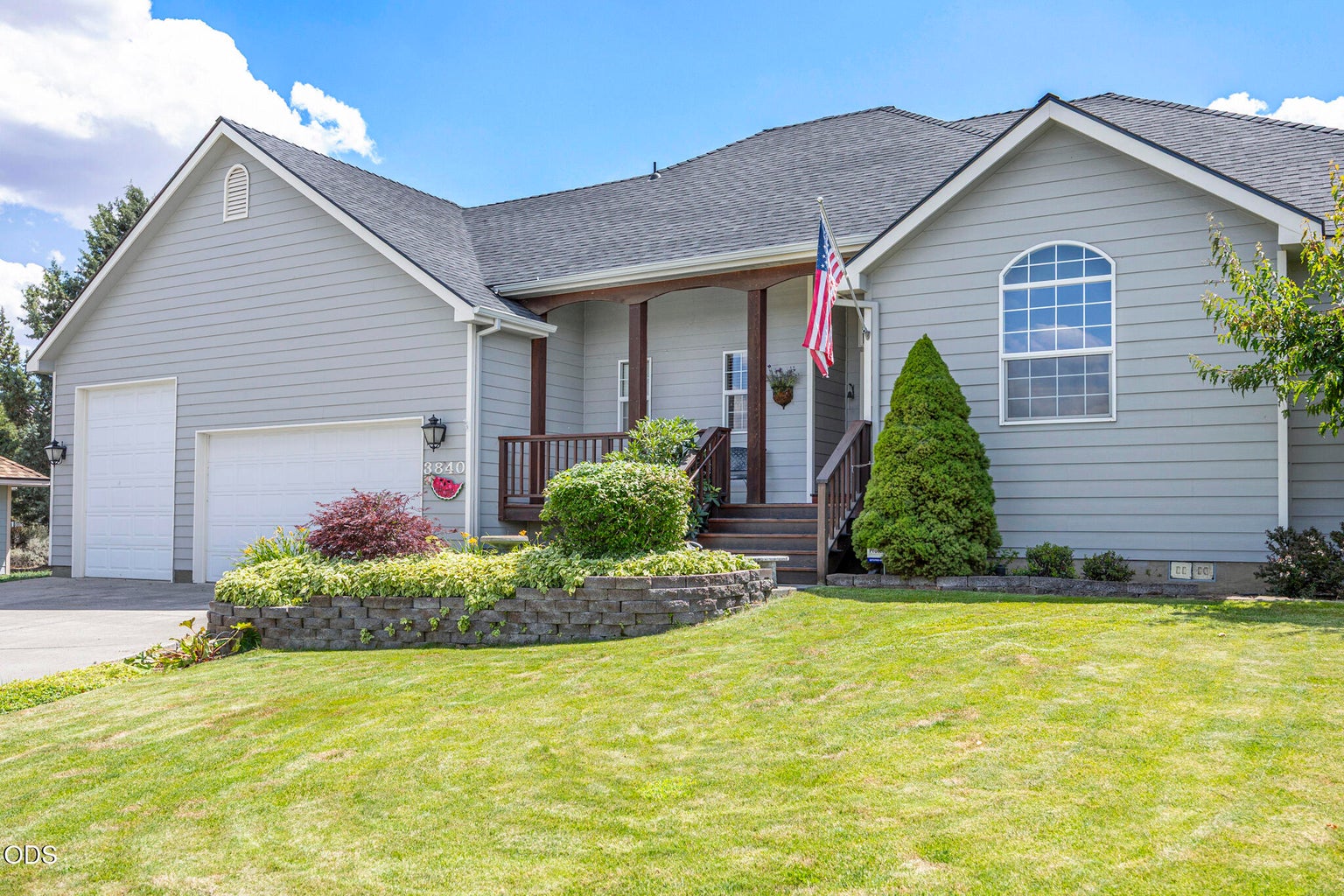 Photo of 3840 SW Summit Avenue 1 of 46