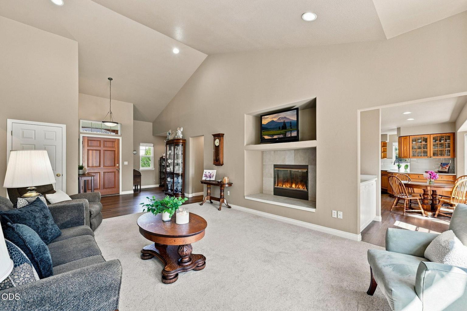 Photo of 3840 SW Summit Avenue 10 of 46