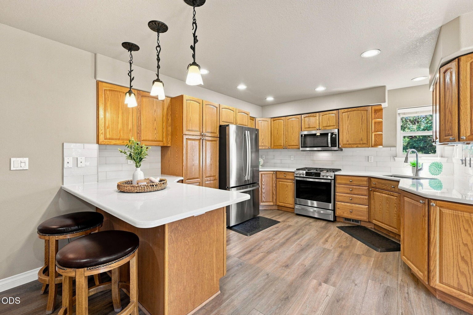 Stunning updated kitchen!