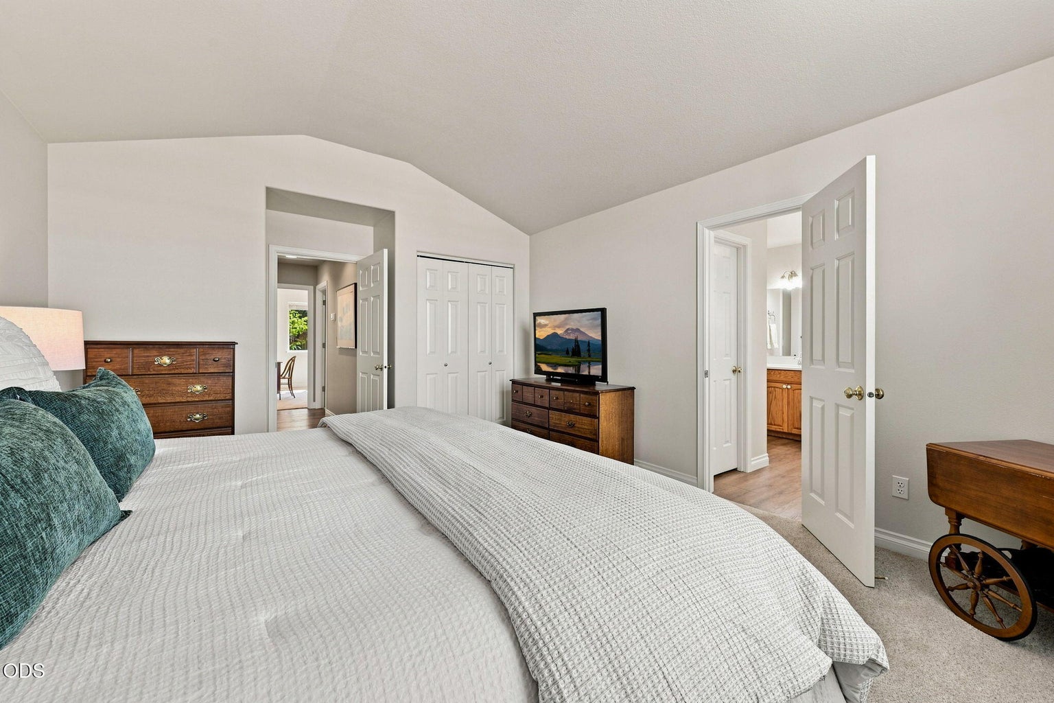 Photo of 3840 SW Summit Avenue 26 of 46
