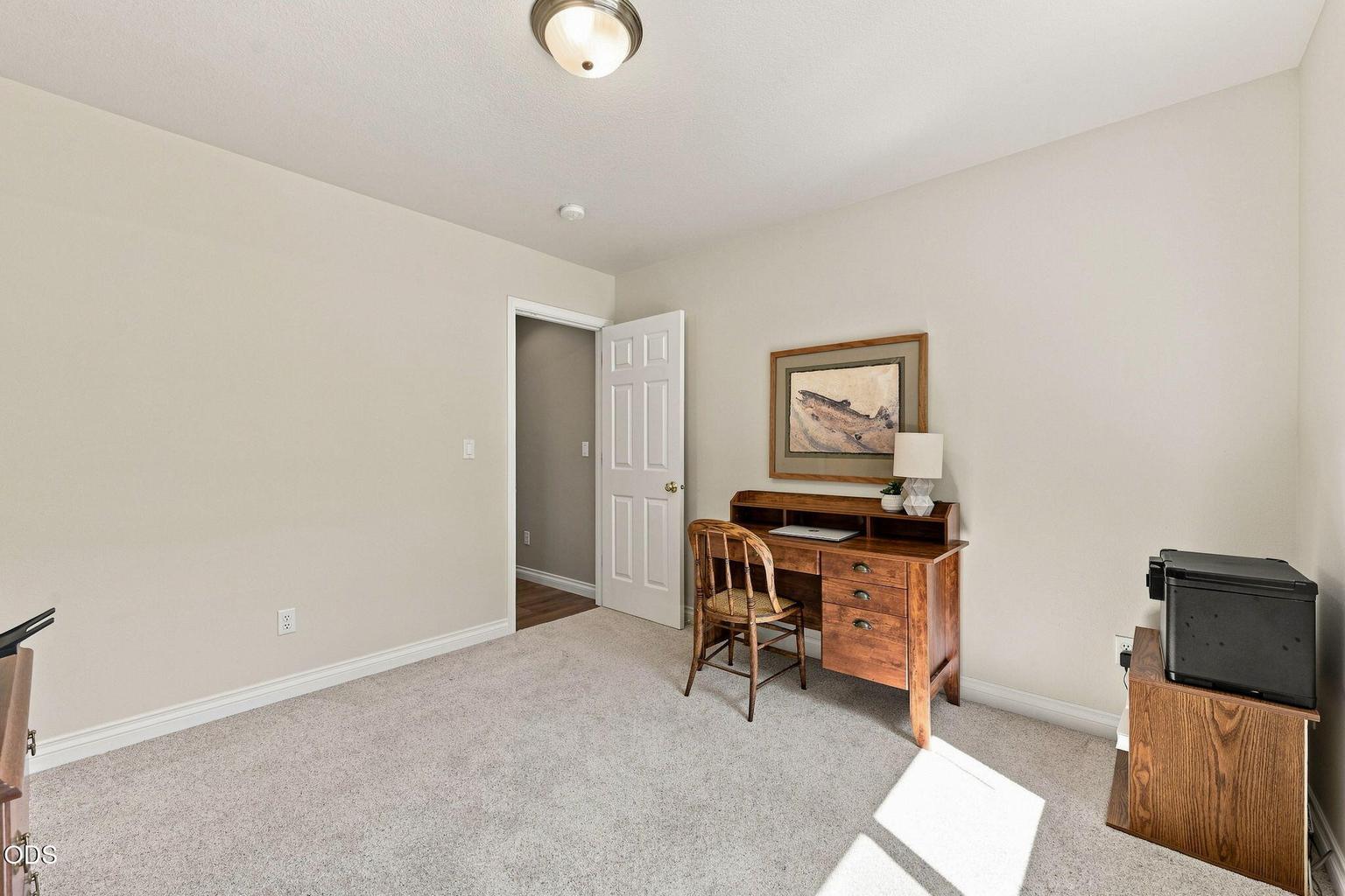 Photo of 3840 SW Summit Avenue 37 of 46