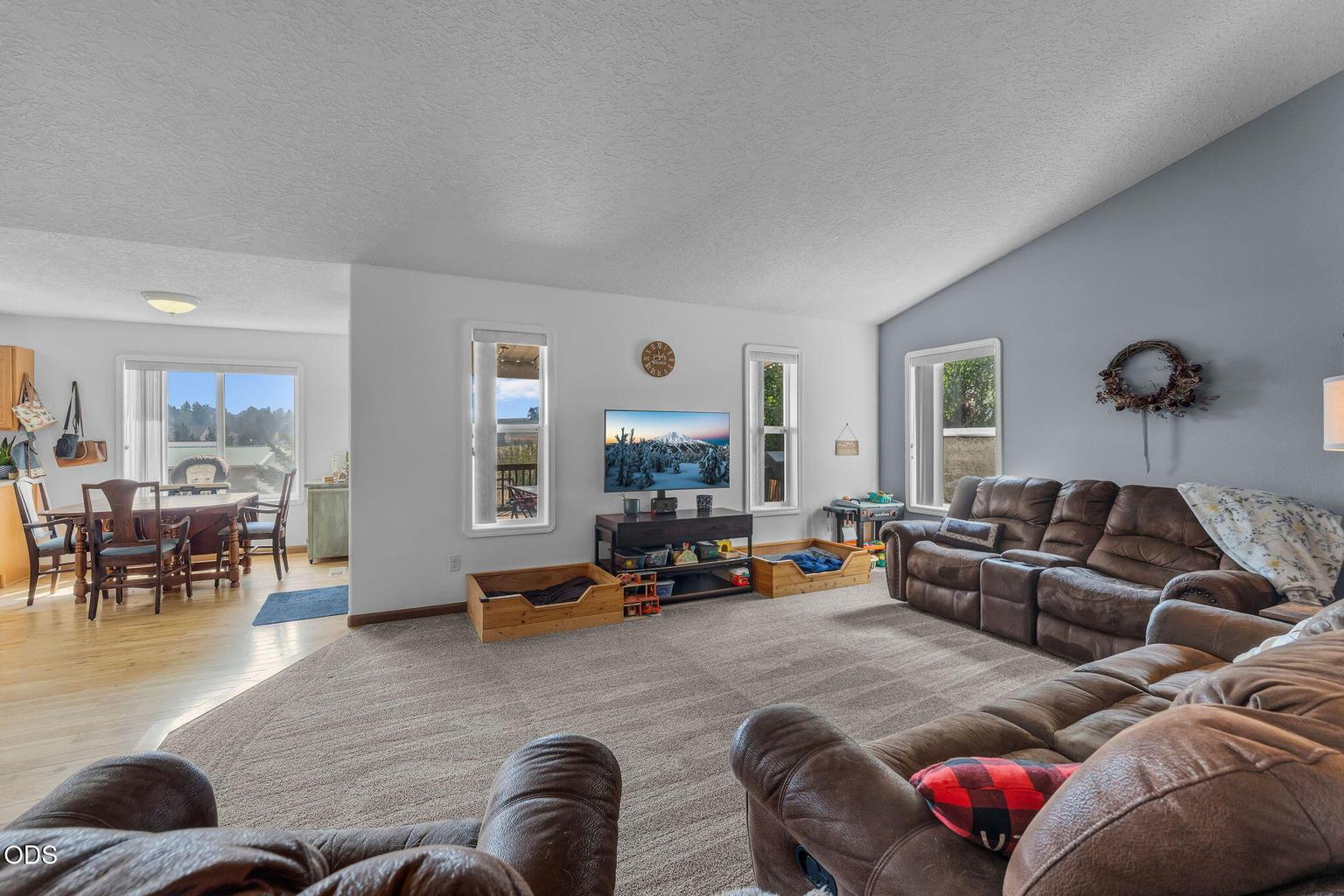 Photo of 2085 SE Sagebrush Drive 3 of 52