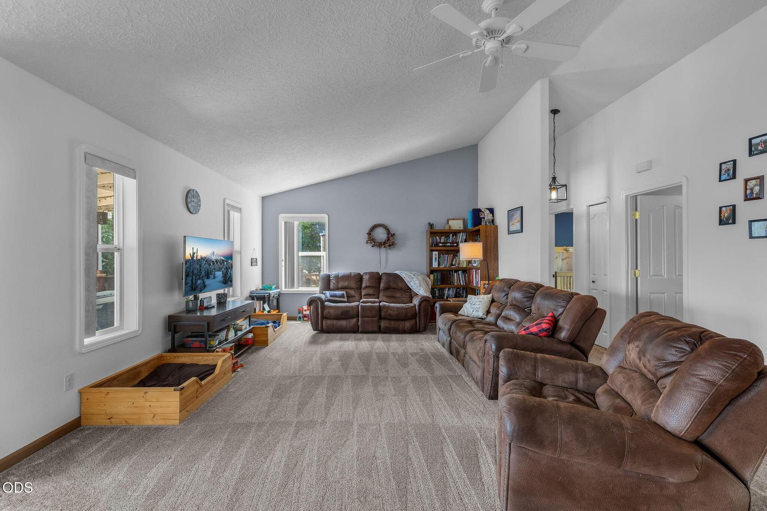 Photo of 2085 SE Sagebrush Drive 4 of 52