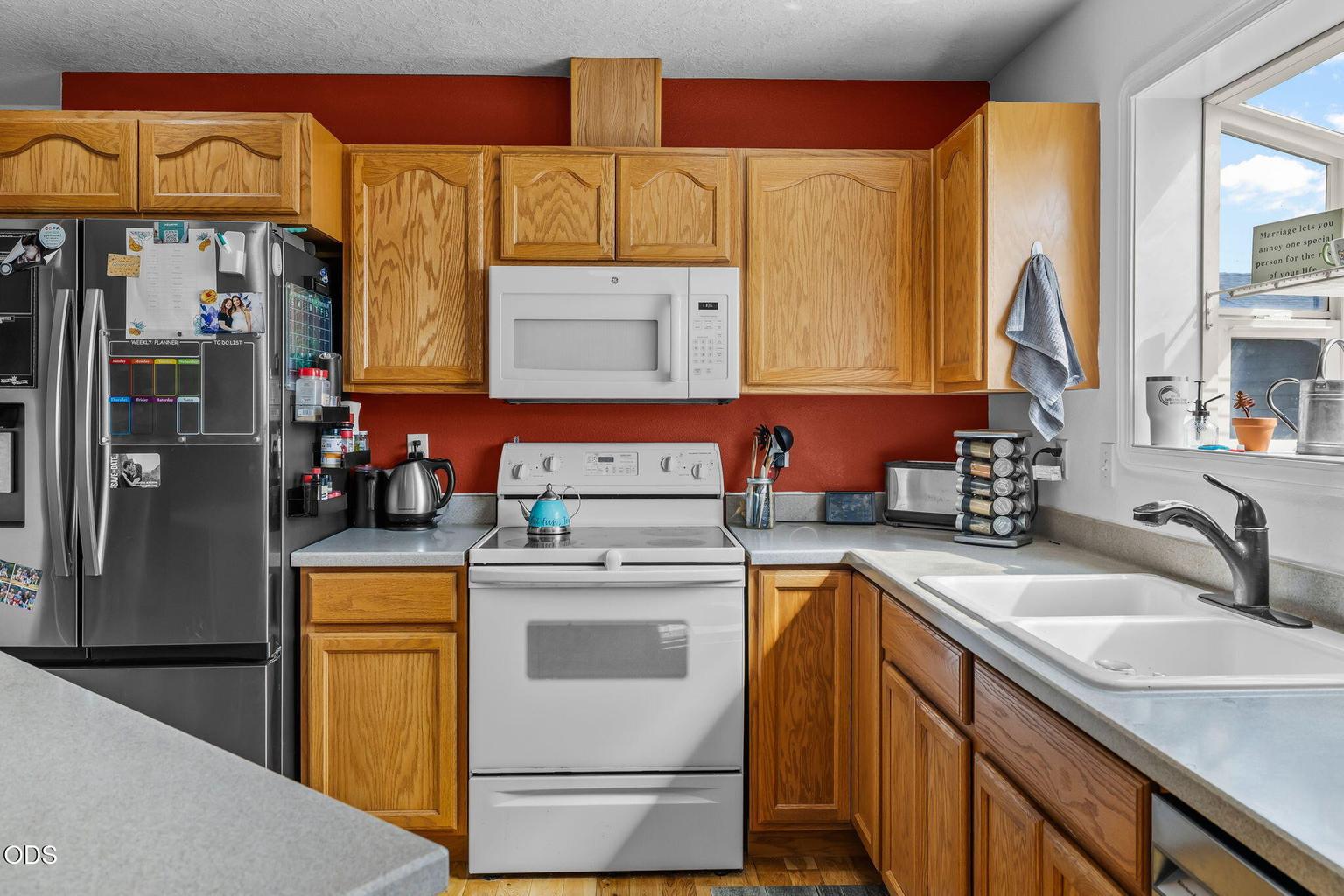 Photo of 2085 SE Sagebrush Drive 9 of 52
