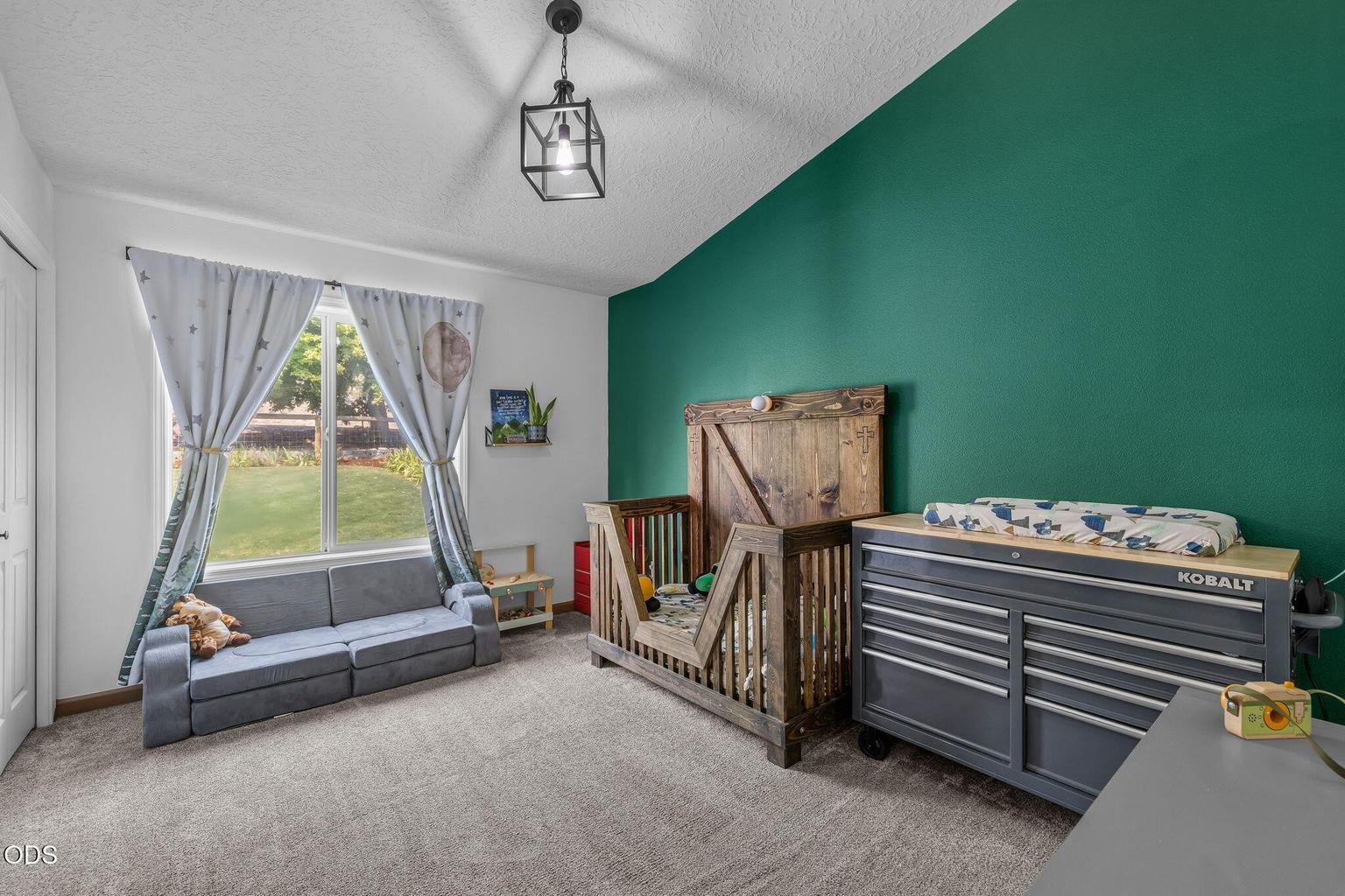 Photo of 2085 SE Sagebrush Drive 18 of 52