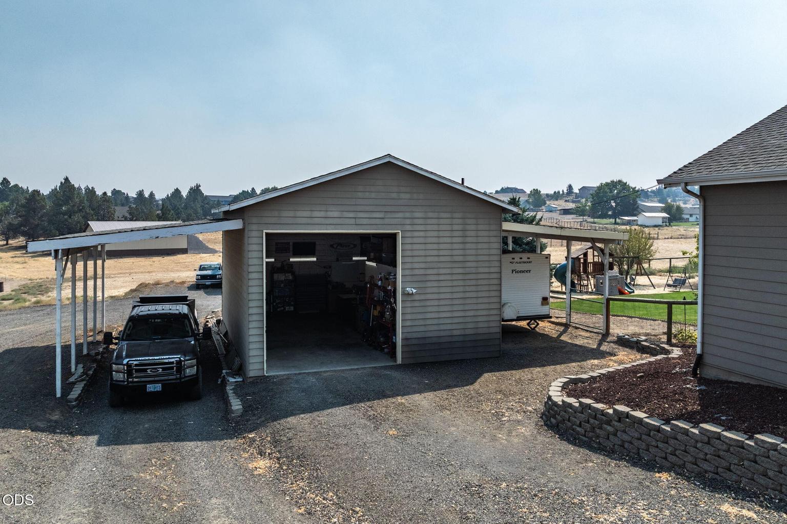 Photo of 2085 SE Sagebrush Drive 35 of 52